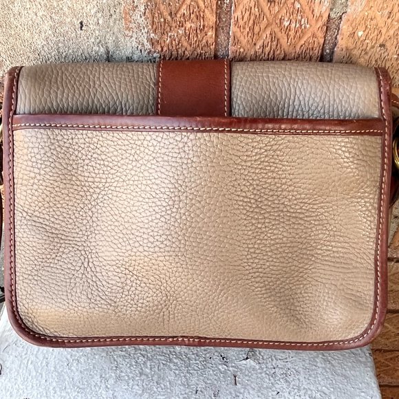 COACH Vintage USA 90s Sheridan Mayfield Handmade Taupe Pebbled Crossbody Bag - Picture 2 of 8